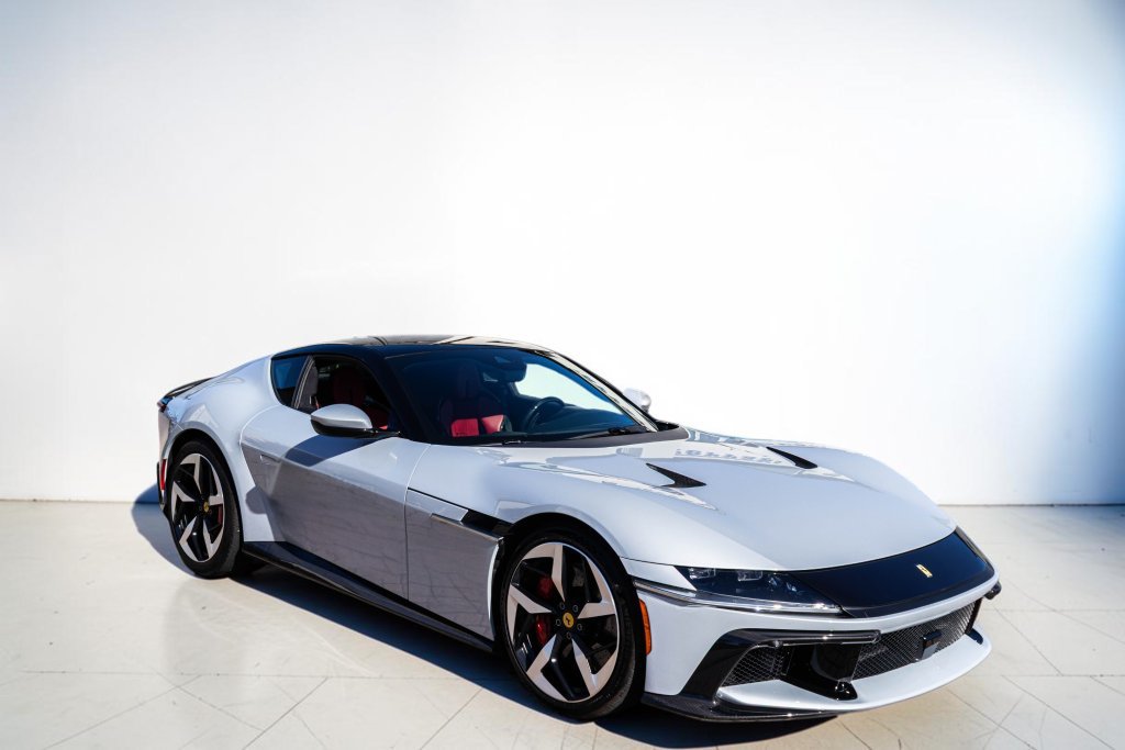 Certified 2025 Ferrari 12Cilindri RWD image 1