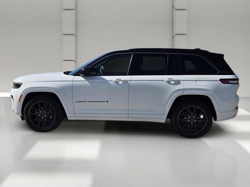 New 2027 Jeep Grand Cherokee Summit AWD/4WD image 2