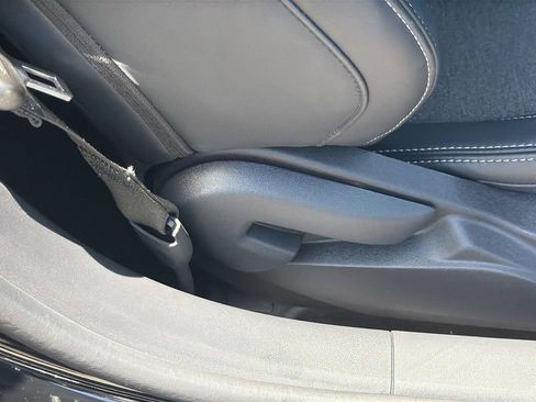 Used 2025 Ford Mustang Convertible RWD image 28