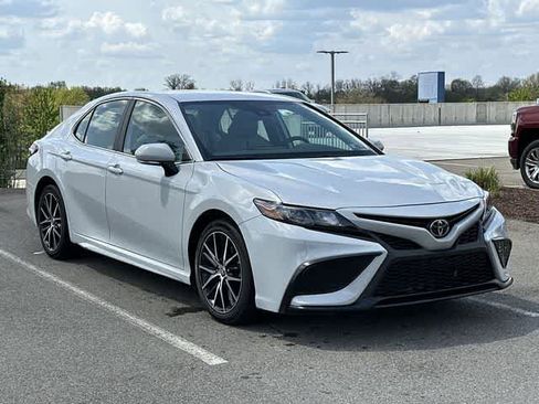 Used 2024 Toyota Camry SE FWD image 19