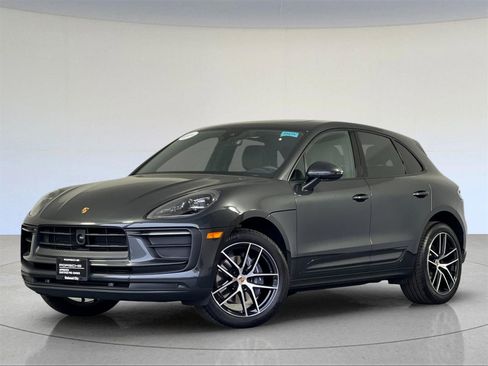 Used 2025 Porsche Macan image 1