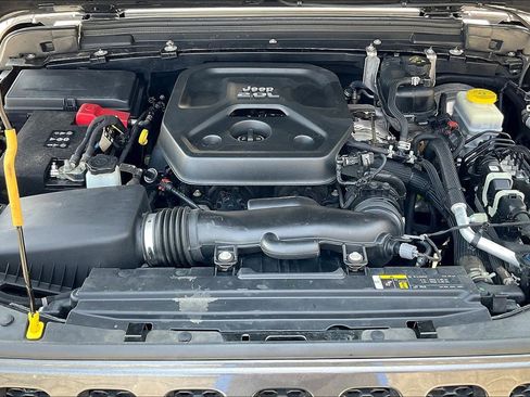 Used 2020 Jeep Wrangler Sport AWD/4WD image 9