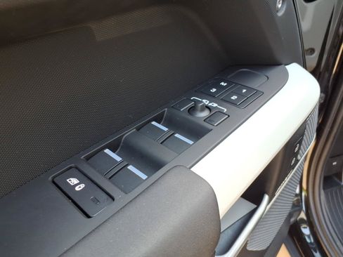 Used 2024 Land Rover Defender 110 S AWD/4WD image 15