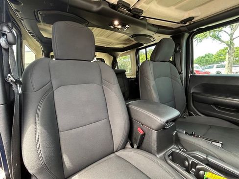Used 2019 Jeep Wrangler Unlimited Sahara AWD/4WD image 25