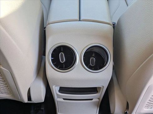 Certified 2025 Mercedes-Benz GLB 250 4MATIC image 18