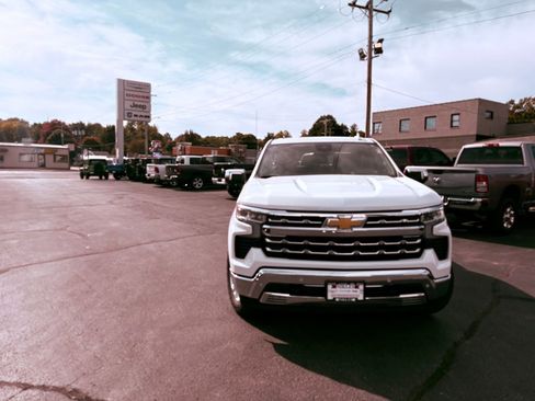 Used 2023 Chevrolet Silverado 1500 LTZ image 2