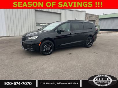 New 2026 Chrysler Pacifica Limited w/ S Appearance Package