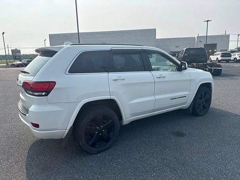 Used 2015 Jeep Grand Cherokee Altitude AWD/4WD image 4