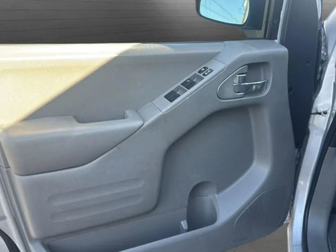 Used 2017 Nissan Frontier SV RWD image 9