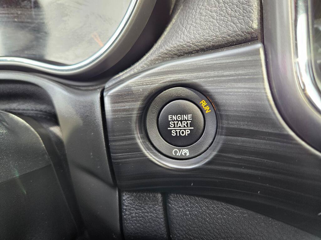 Used 2021 Jeep Grand Cherokee Laredo AWD/4WD image 23