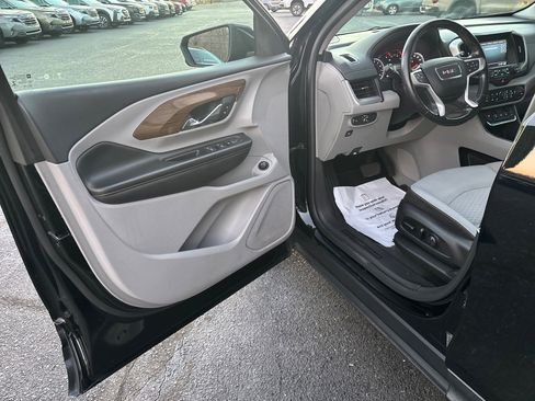 Used 2018 GMC Terrain SLE w/ Driver Convenience Package image 9