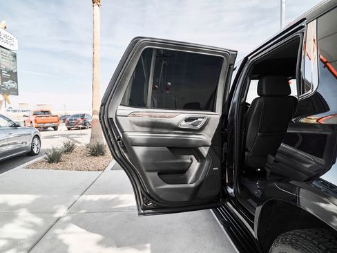 Used 2021 Chevrolet Tahoe LT AWD/4WD image 16