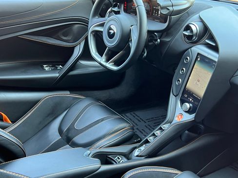 Used 2025 McLaren 750S Spider RWD image 26
