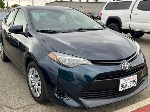 Used 2018 Toyota Corolla LE FWD image 3