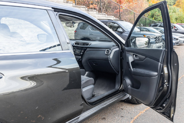 Used 2016 Nissan Rogue S AWD/4WD image 15