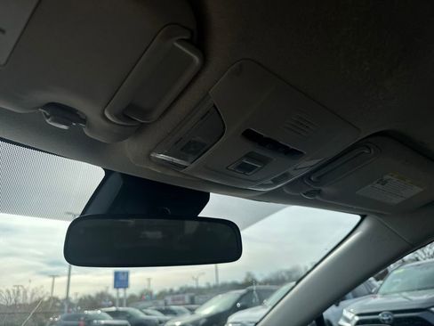 Used 2021 Toyota Corolla LE image 28