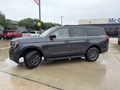 Used 2025 Ford Expedition Active RWD image 11