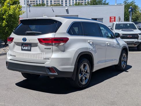 Used 2018 Toyota Highlander Limited Platinum AWD/4WD image 3