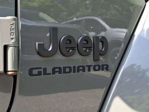 Used 2021 Jeep Gladiator Sport AWD/4WD image 30