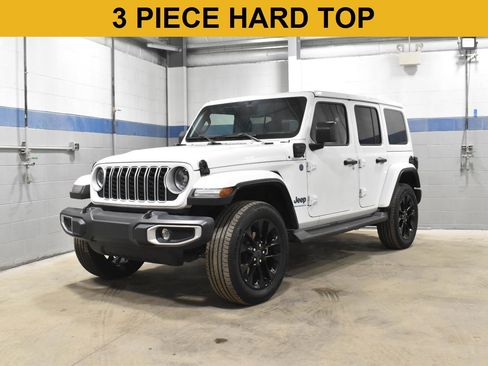 Used 2025 Jeep Wrangler Sahara AWD/4WD image 4