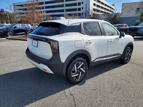 Certified 2025 Nissan Kicks SV image 4