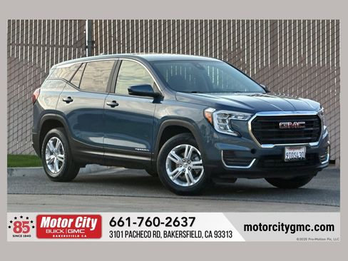 Used 2024 GMC Terrain SLE image 1