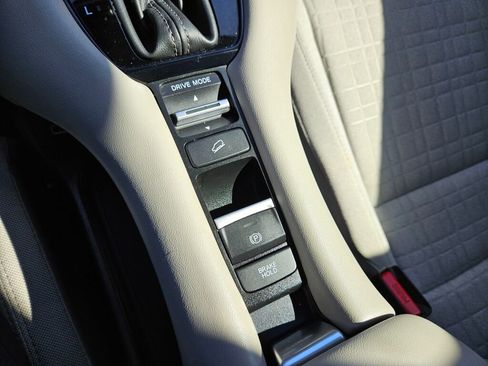 Used 2023 Honda HR-V LX image 24