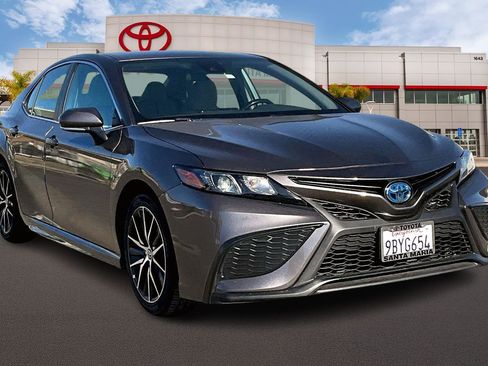 Used 2022 Toyota Camry SE image 1
