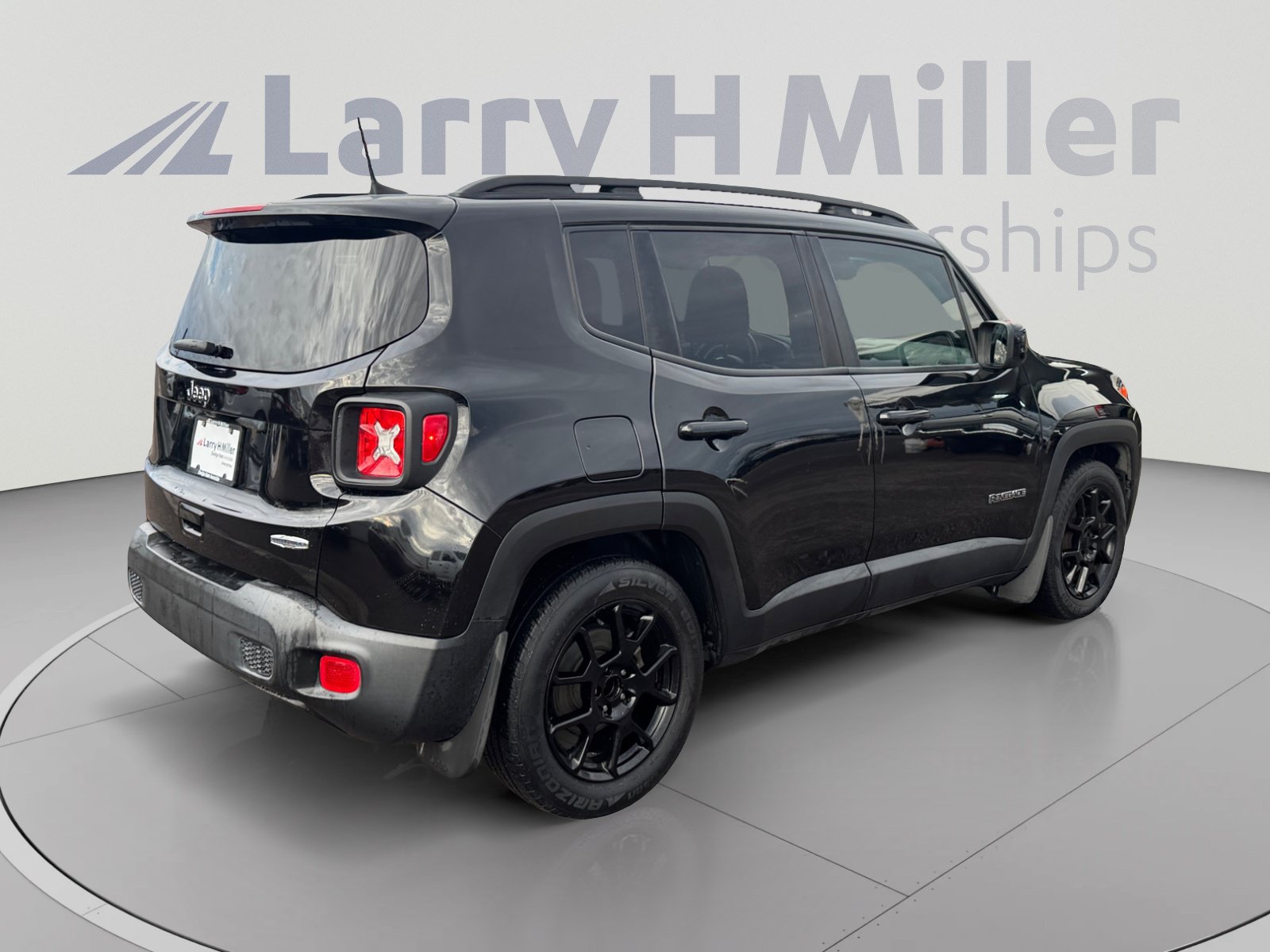 Used 2020 Jeep Renegade Latitude FWD image 5