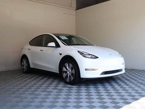 Used 2024 Tesla Model Y Long Range AWD/4WD image 6