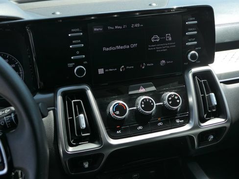 Used 2023 Kia Sorento LX FWD image 18