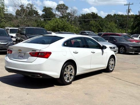 Used 2017 Chevrolet Malibu Premier w/ Driver Confidence Package image 4