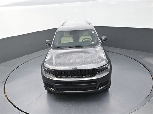 Used 2025 Jeep Grand Cherokee L Limited w/ Black Appearance Package image 20