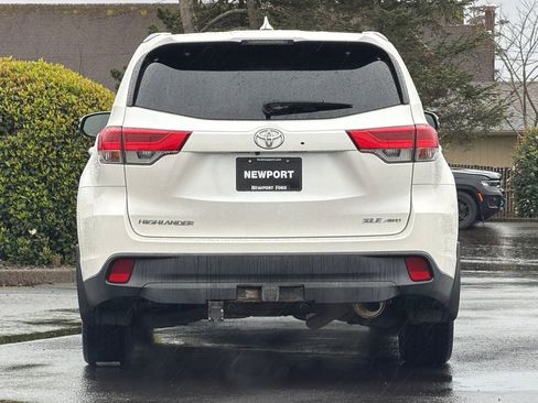 Used 2018 Toyota Highlander XLE image 4