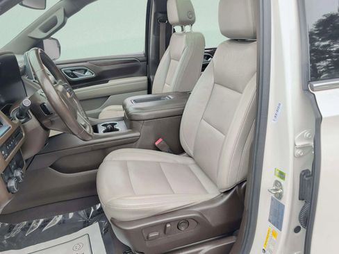 Used 2021 Chevrolet Suburban LT RWD image 21