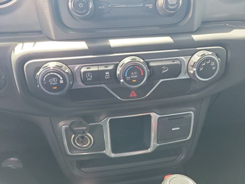 Used 2018 Jeep Wrangler Unlimited Sport AWD/4WD image 26