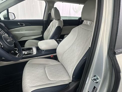 New 2026 Kia Carnival EX FWD image 10