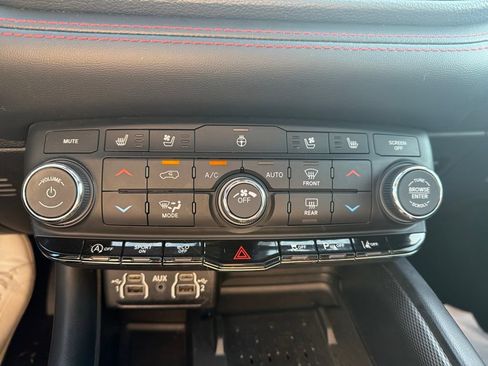 Used 2025 Dodge Durango GT AWD/4WD image 19