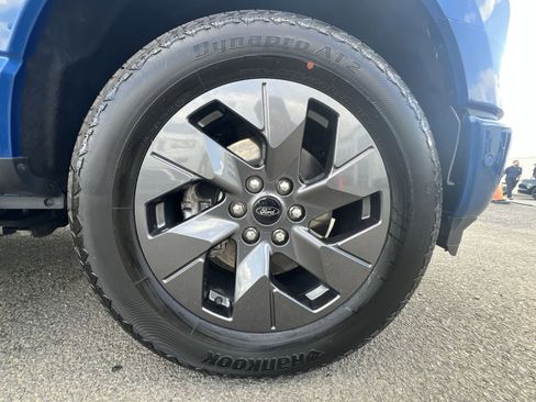 Used 2022 Ford F150 Lightning Lariat image 12