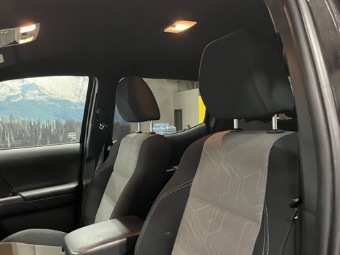 Used 2023 Toyota Tacoma TRD Sport image 18