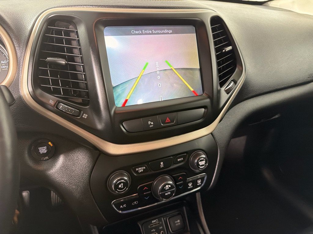Used 2018 Jeep Cherokee Limited FWD image 16