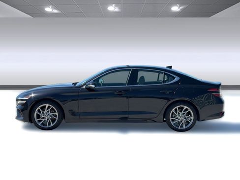 Used 2022 Genesis G70 2.0T RWD image 2