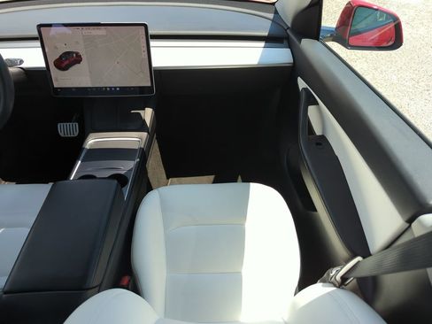 Used 2022 Tesla Model Y Performance AWD/4WD image 16