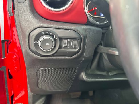 Used 2021 Jeep Wrangler Unlimited Rubicon AWD/4WD image 32
