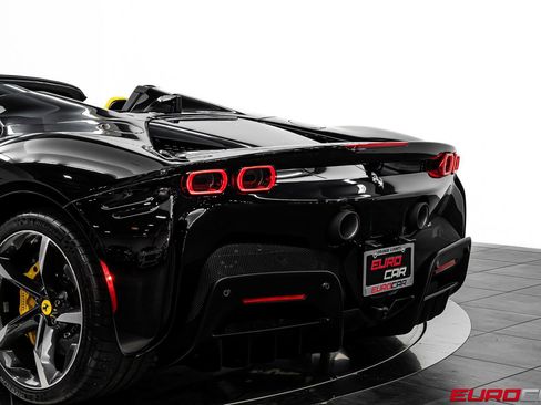 Used 2024 Ferrari SF90 Spider image 22