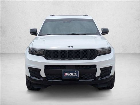 Used 2024 Jeep Grand Cherokee L Altitude RWD image 2