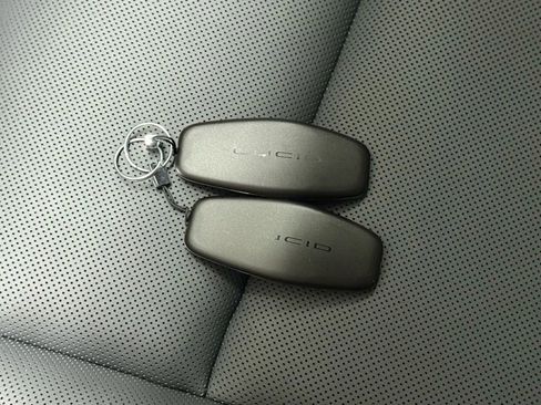 Used 2025 Lucid Air Touring image 23