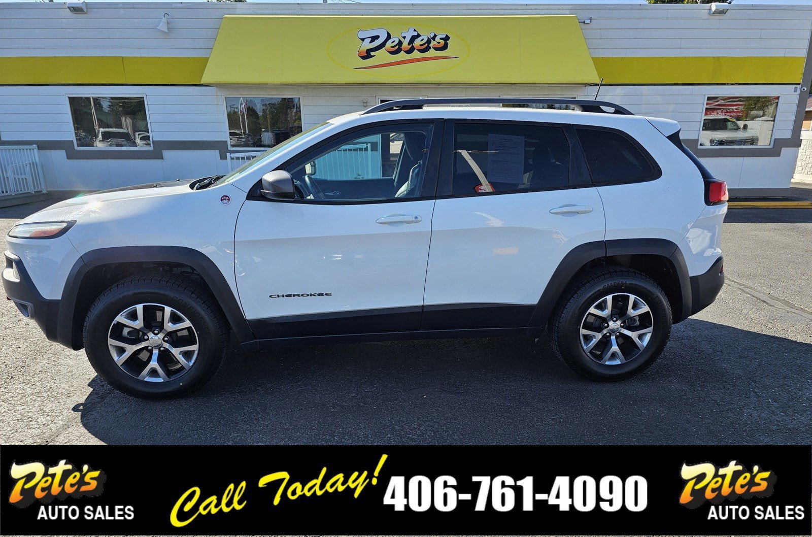 Used 2016 Jeep Cherokee Trailhawk AWD/4WD image 1