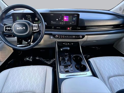 Used 2026 Kia Carnival EX FWD image 15