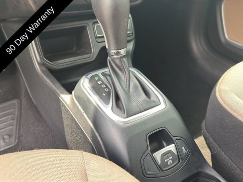 Used 2018 Jeep Renegade Latitude FWD image 26